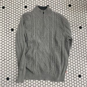 Izod half zip sweater size medium